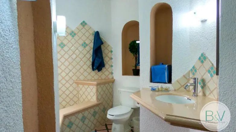 miranda-house-for-sale-bv-properties-cozumel-master-bathroom